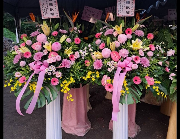 大方追思羅馬花柱